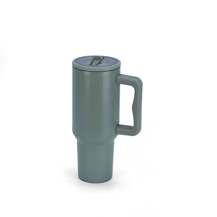 Bouteille d'eau de 40 oz avec de la paille