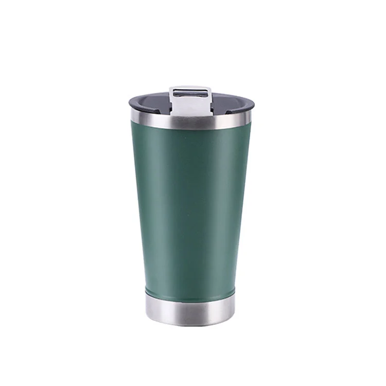 Tasse de bière isolée